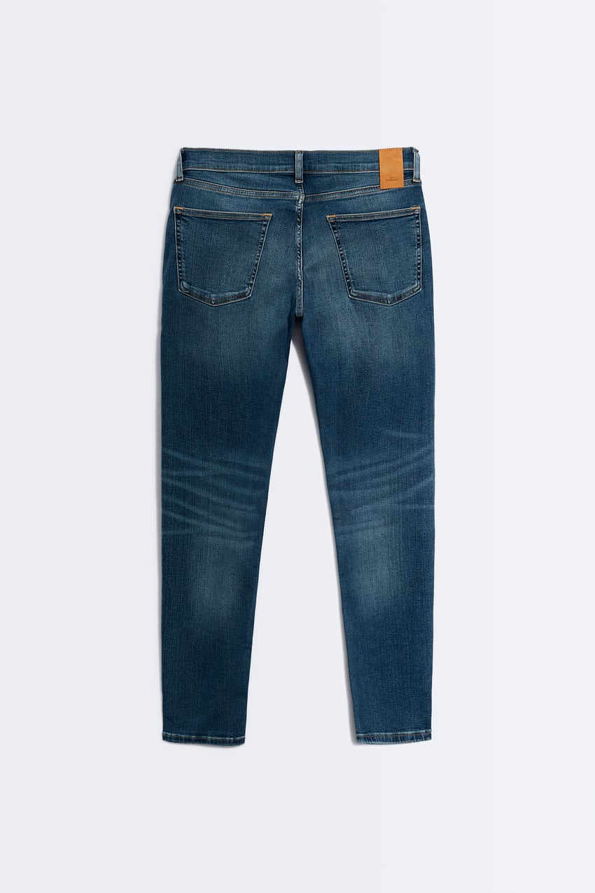 LOW-RISE SLIM JEANS